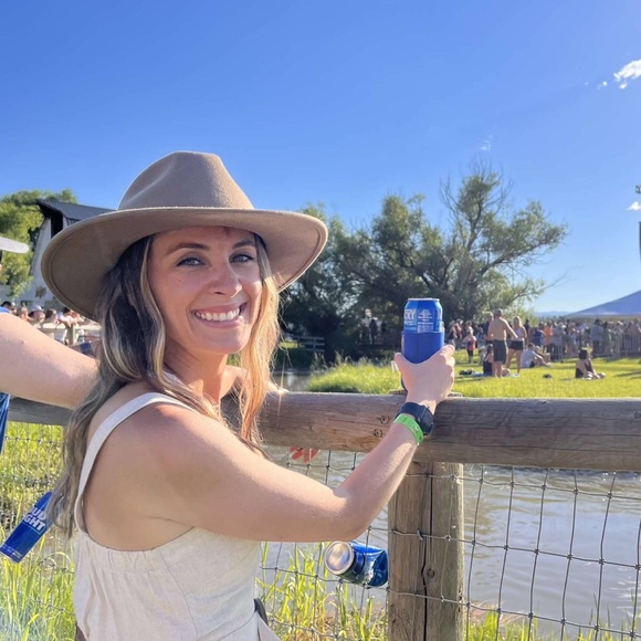 Meet your Posher, Gabrielle - Picture 1 of 1